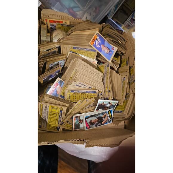 100 Vintage Sports Trading Cards Lot – Baseball & Football – Random Mix